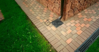 Отмостка вокруг дома цена за м2 работа - залить отмостку в Истре по выгодной стоимости от 1371 руб/м2
